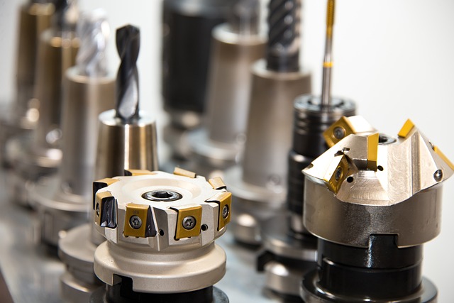 O processo CNC combina design, programação e automação para transformar modelos CAD em peças precisas. À medida que a demanda por componentes complexos e de alta qualidade cresce, o CNC continua a ser a chave para a inovação no setor aeroespacial, automot